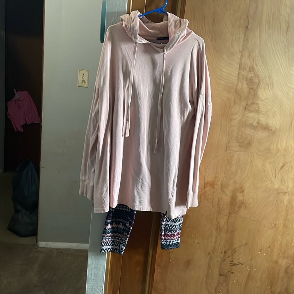 Outfit w/ oversized hoodie
